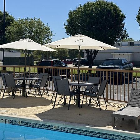 Red Roof Inn Мос Пойнт Екстериор снимка