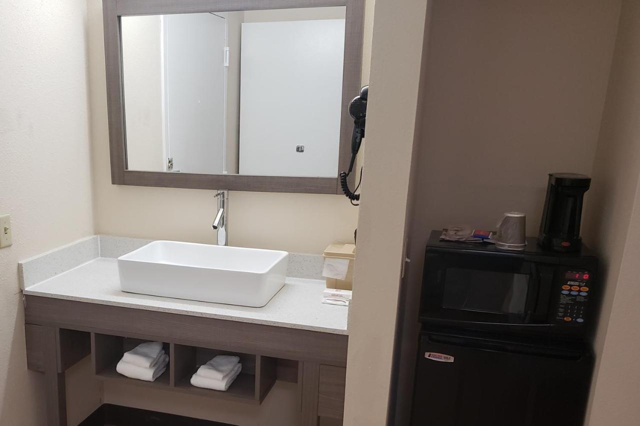 Red Roof Inn Мос Пойнт Екстериор снимка