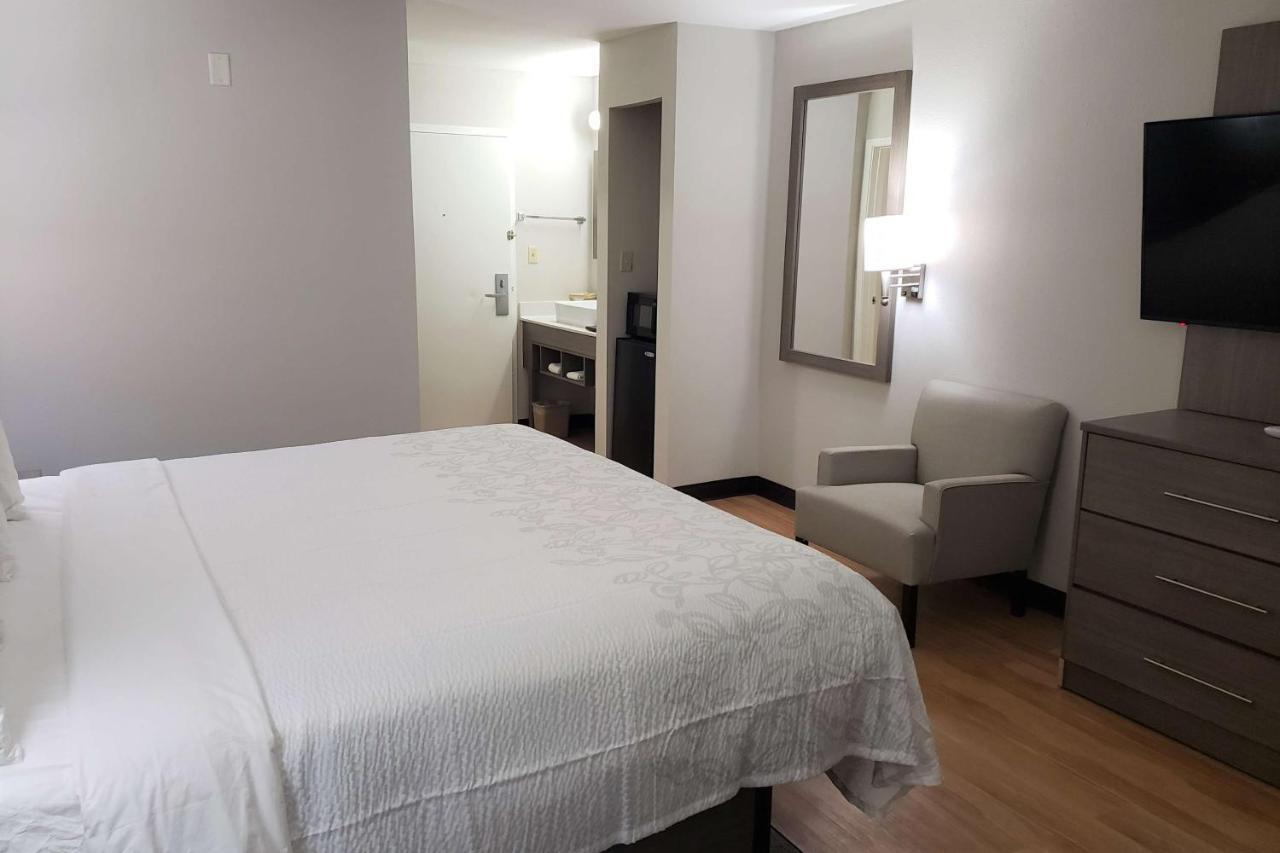 Red Roof Inn Мос Пойнт Екстериор снимка