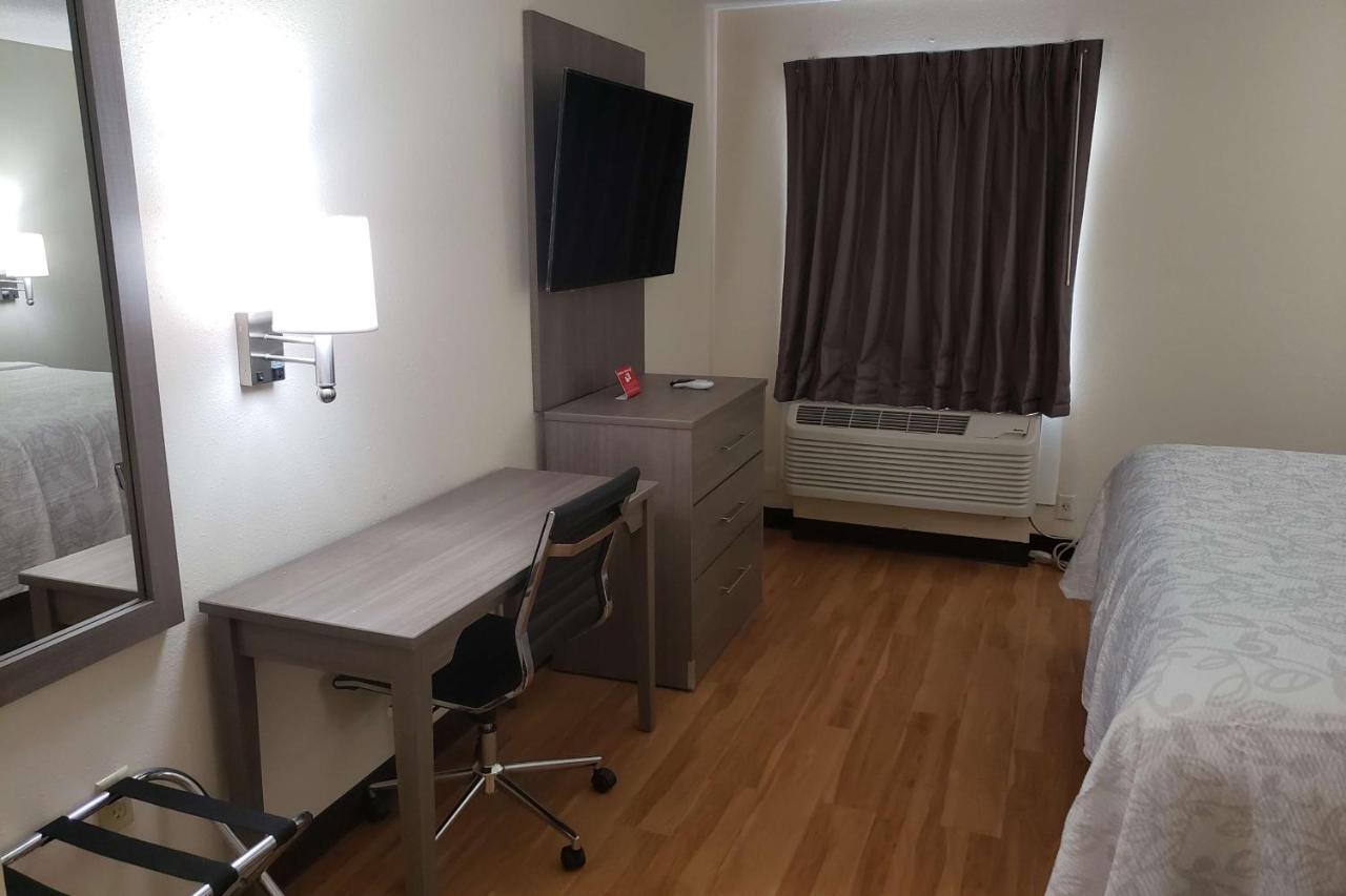 Red Roof Inn Мос Пойнт Екстериор снимка